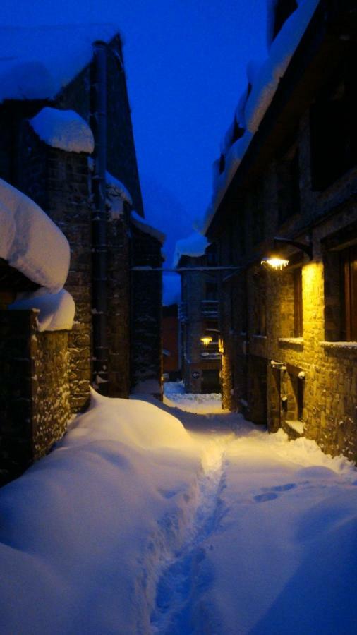 Edif. La Corona El Pueyo de Jaca Exterior foto